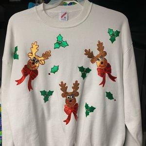 Size XL Vintage crewneck w Custom Reindeer